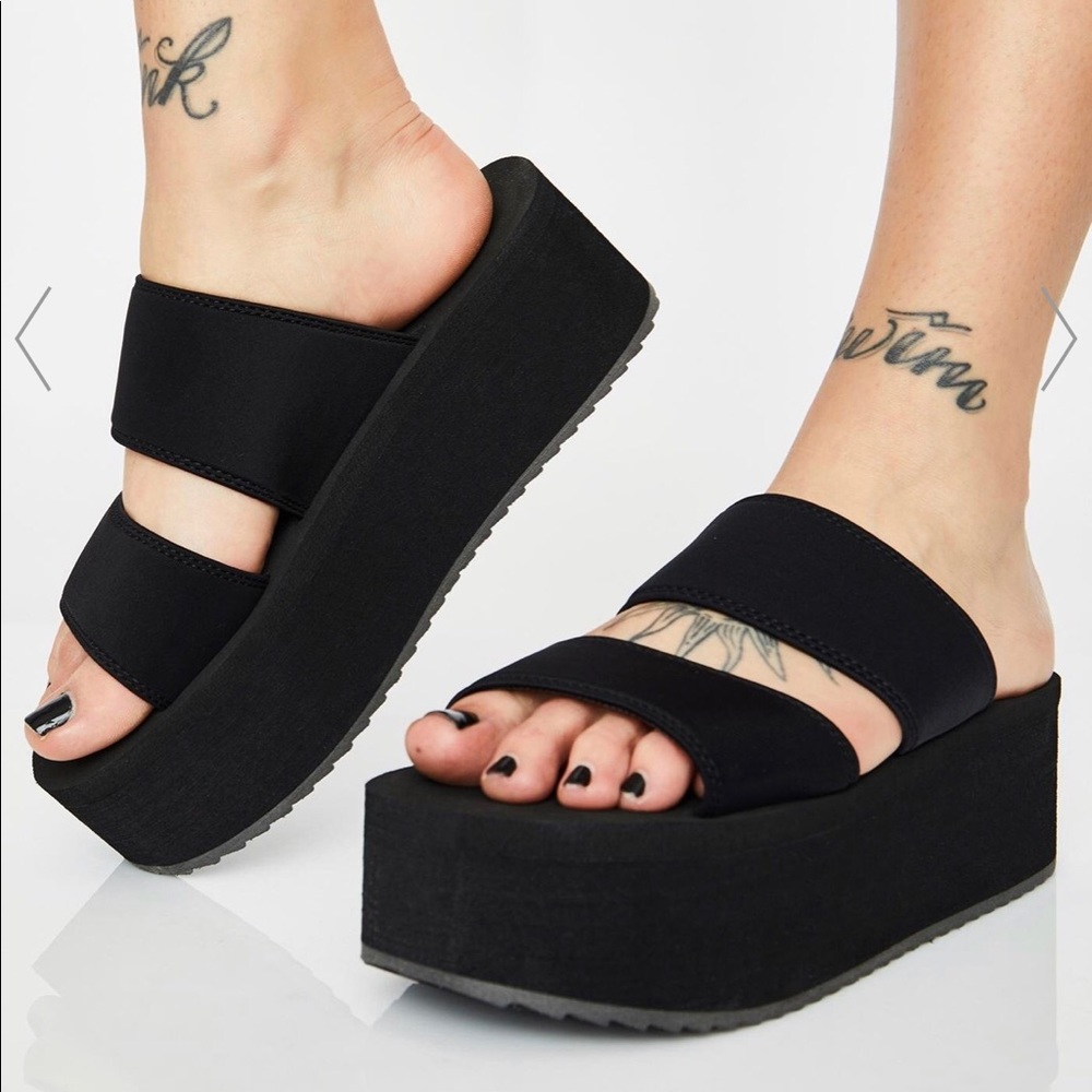 CHILL MODE PLATFORM SANDALS // DOLLS KILL🖤✨